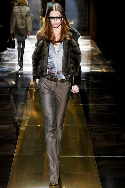 Look 10